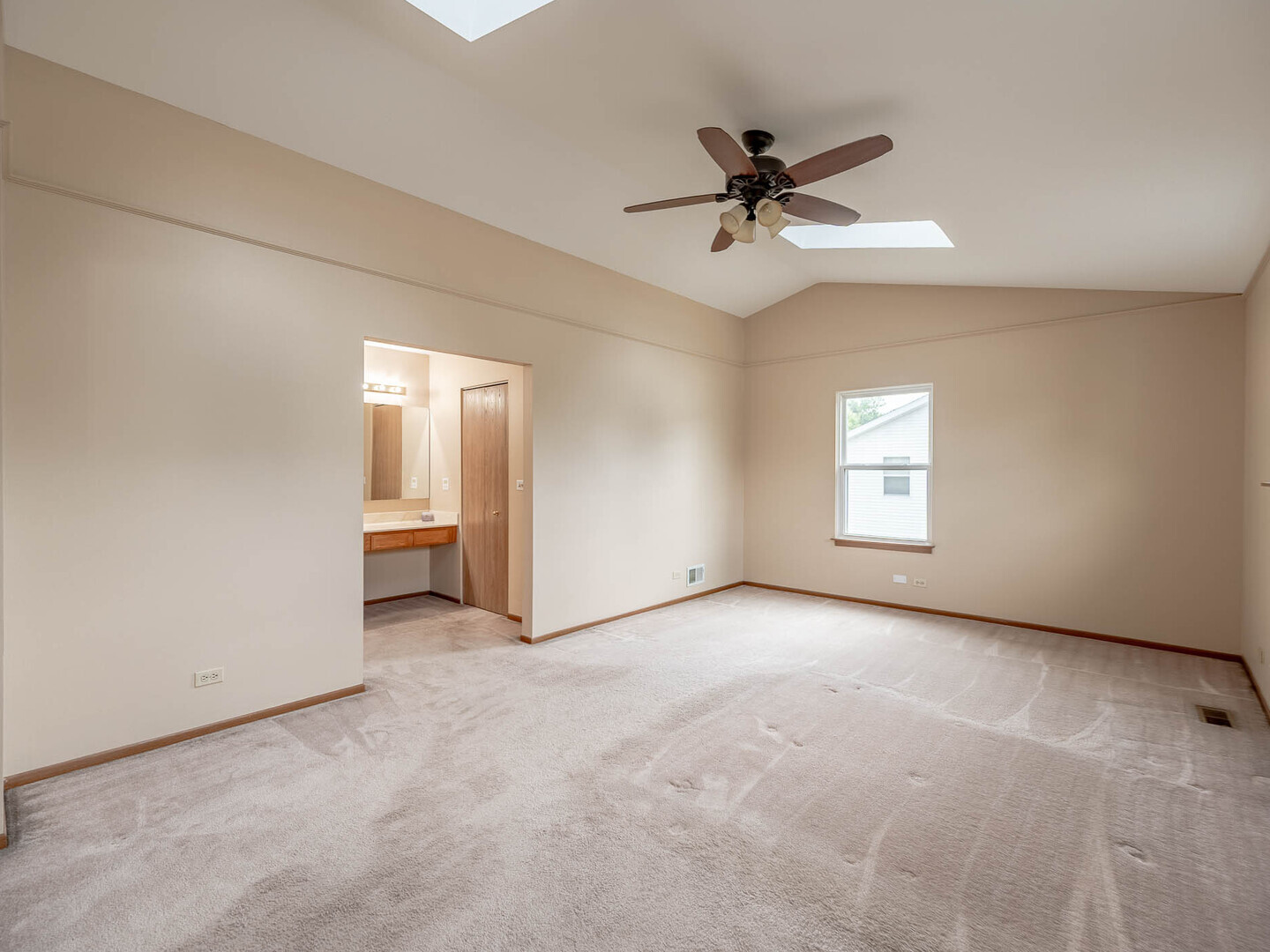 810 Fox Run Lane - Thumbnail 10