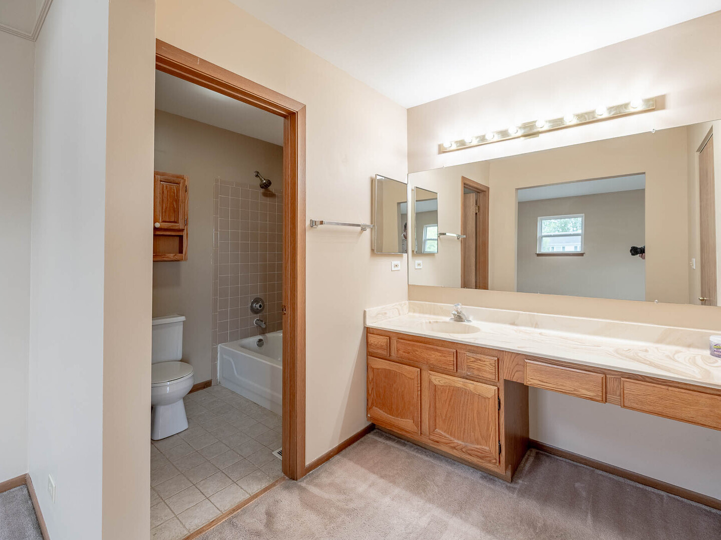 810 Fox Run Lane - Thumbnail 11