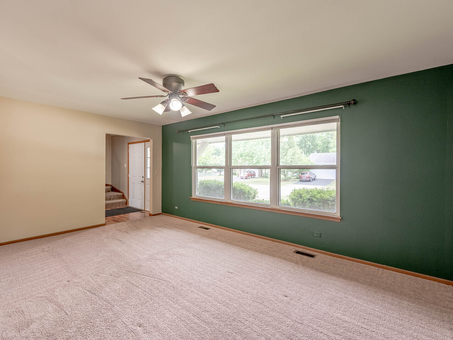 810 Fox Run Lane - Thumbnail 2