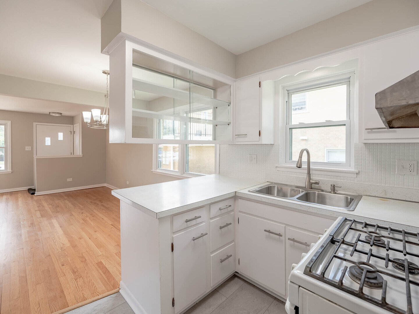 2304 Oakton Street - Thumbnail 3