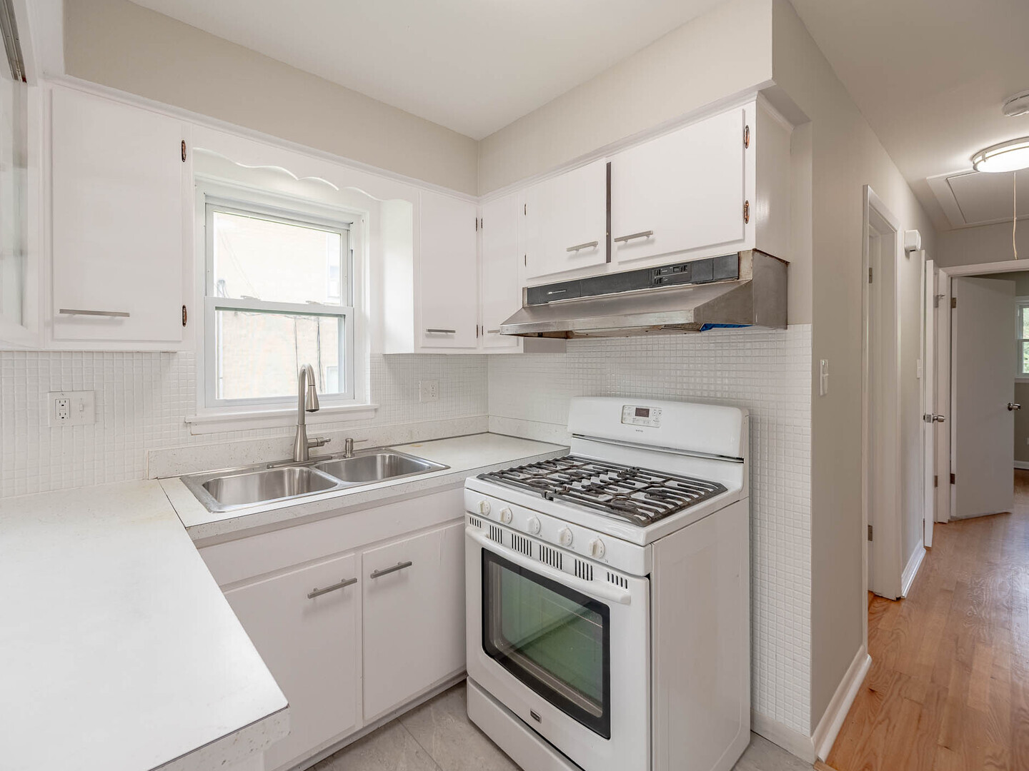 2304 Oakton Street - Thumbnail 5