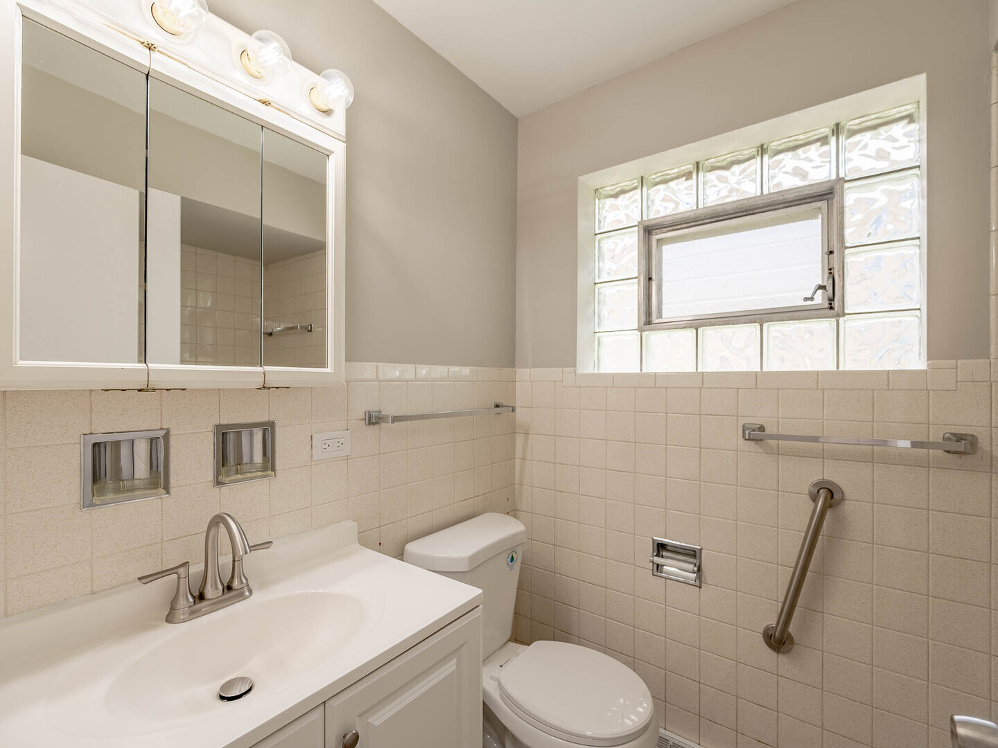 2304 Oakton Street - Thumbnail 9