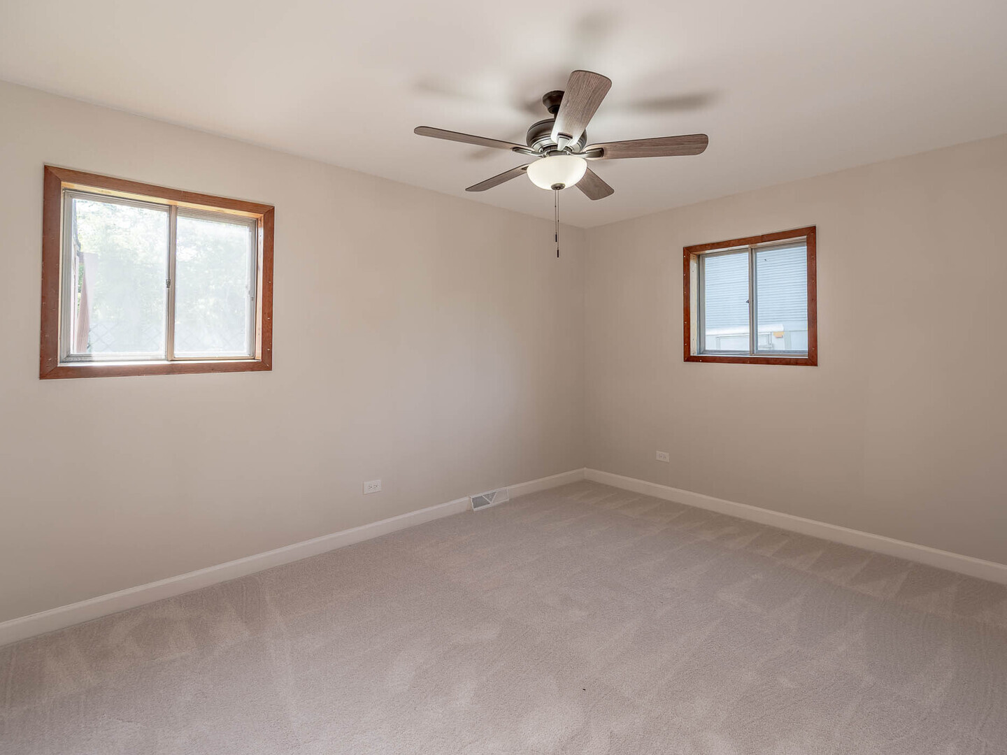 15117 La Crosse Avenue - Thumbnail 10