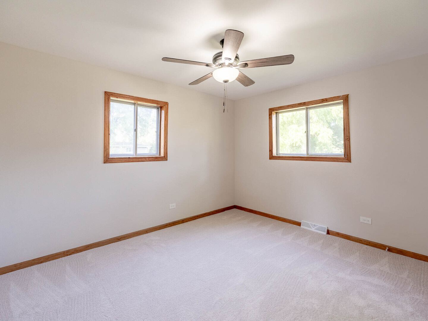 15117 La Crosse Avenue - Thumbnail 11