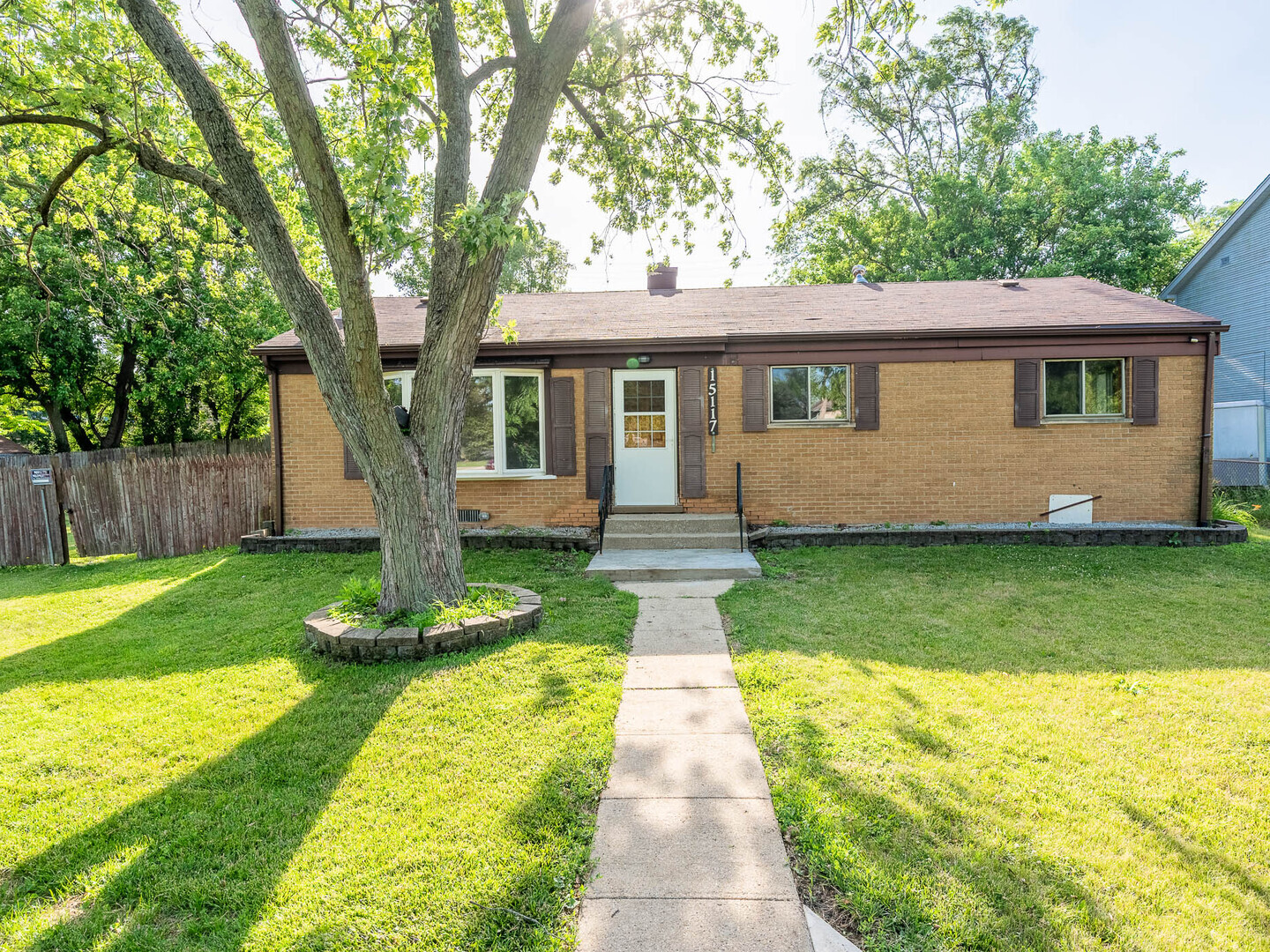 15117 La Crosse Avenue - Thumbnail 3