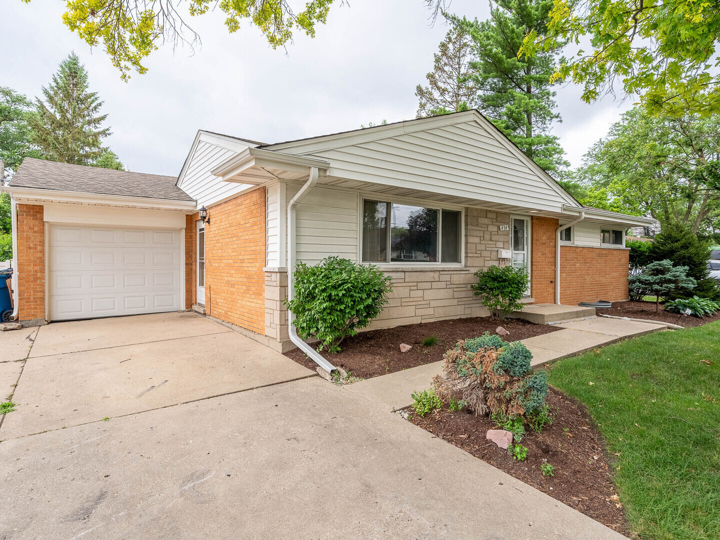 454 Park Avenue - Image 1