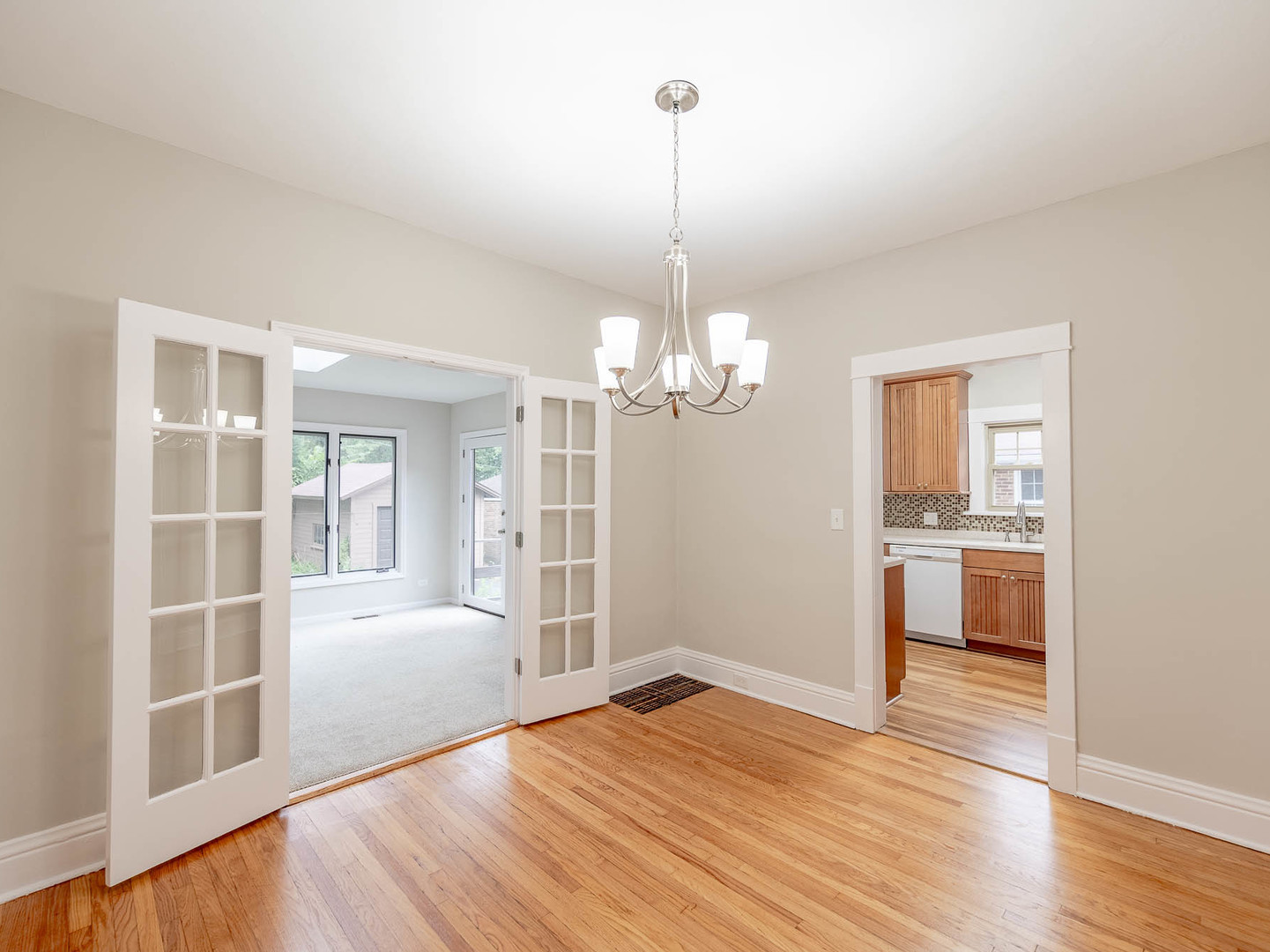 256 Stanley Avenue - Thumbnail 5