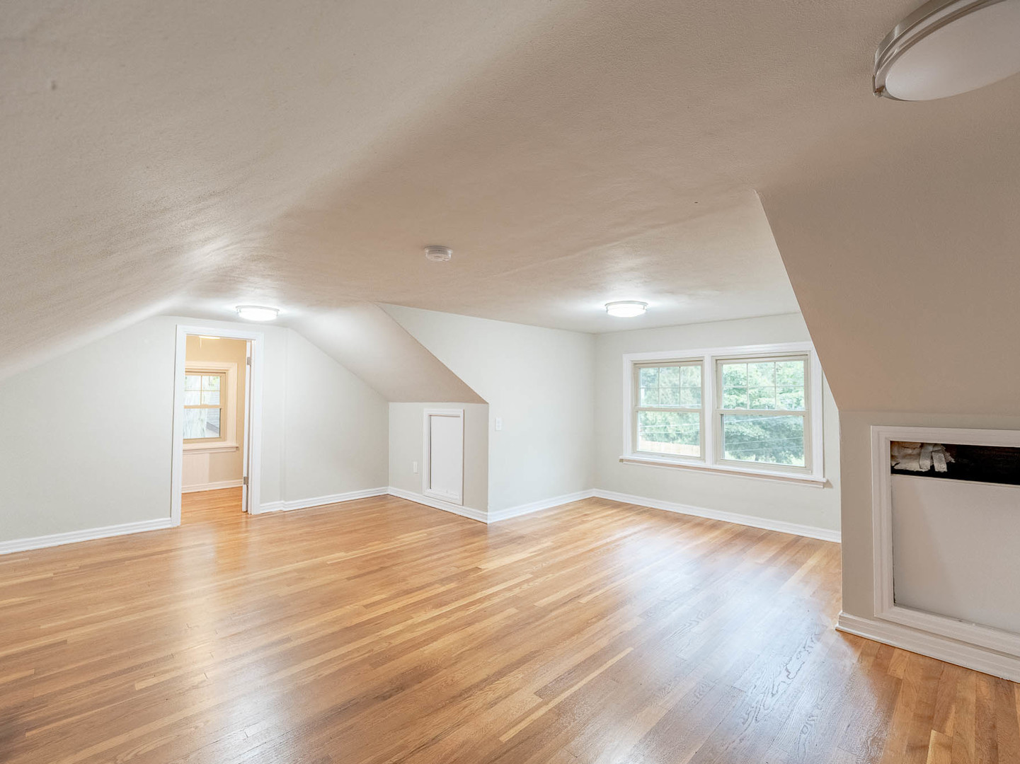 256 Stanley Avenue - Thumbnail 11