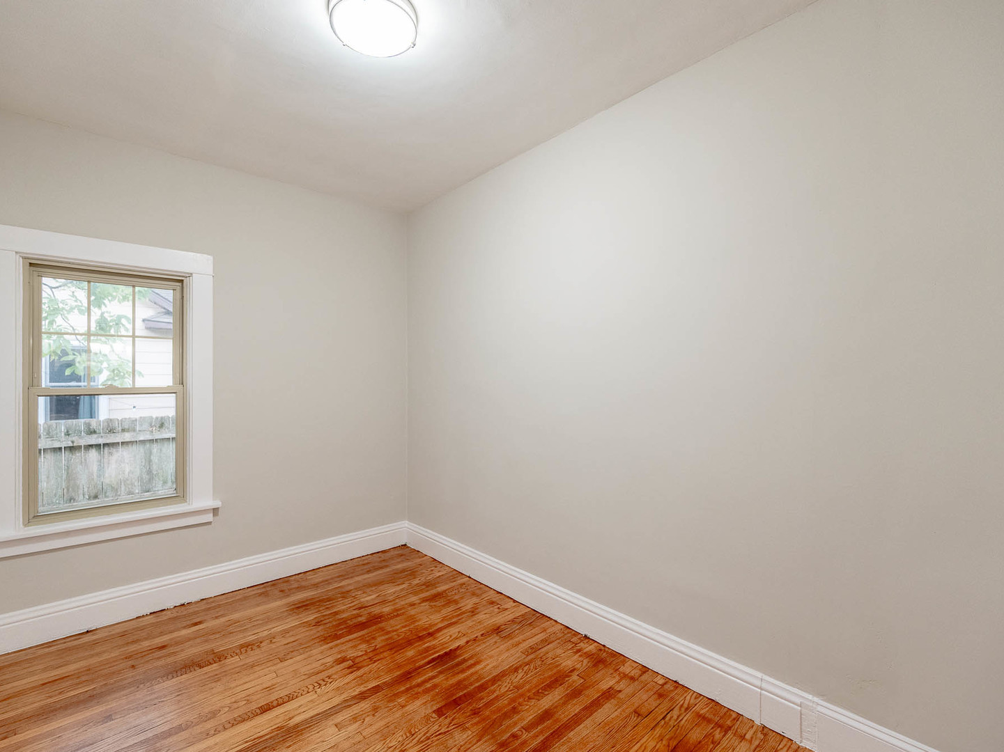 256 Stanley Avenue - Thumbnail 9