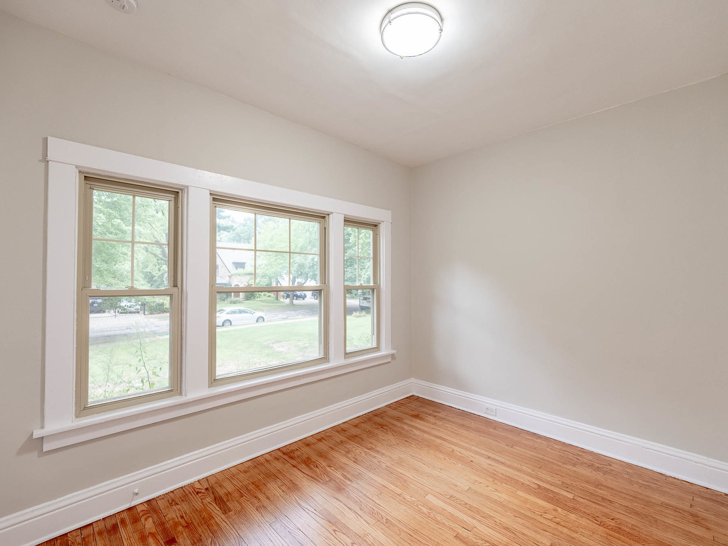 256 Stanley Avenue - Thumbnail 4