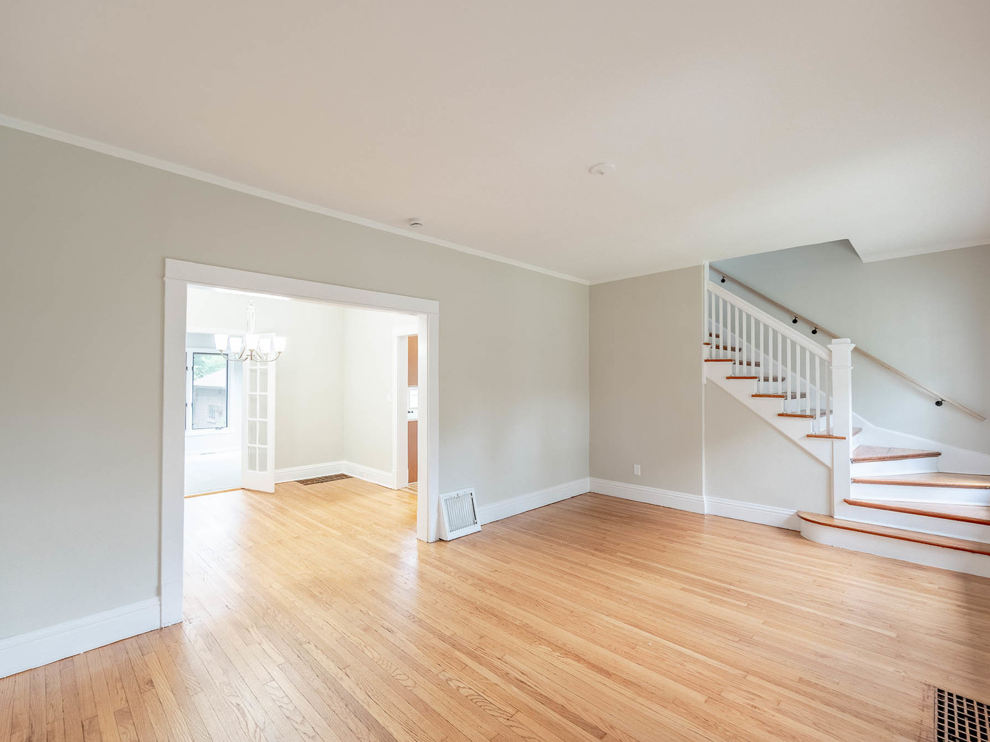 256 Stanley Avenue - Thumbnail 3