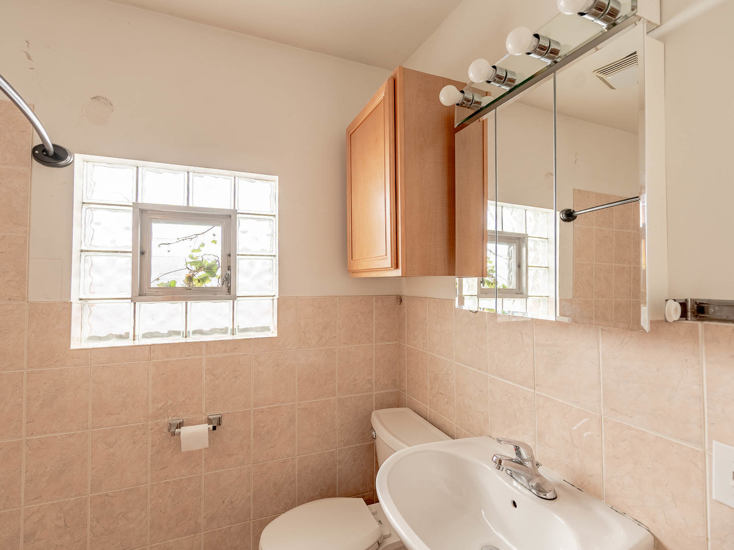 2435 Monticello Avenue - Thumbnail 8