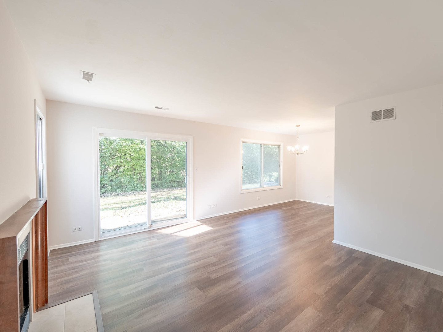 1342 Barclay Lane - Thumbnail 3