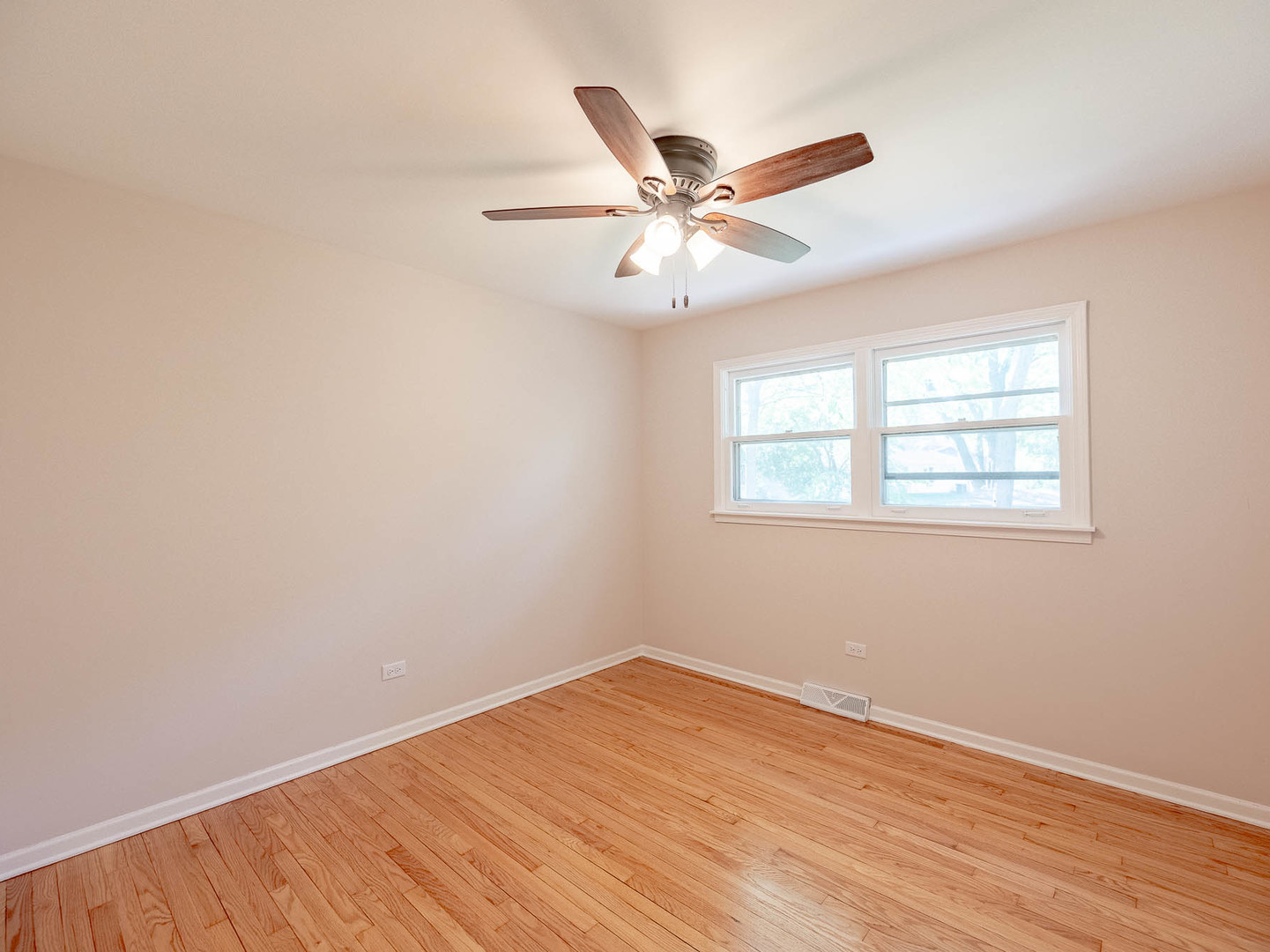 7104 Blackburn Avenue - Thumbnail 8
