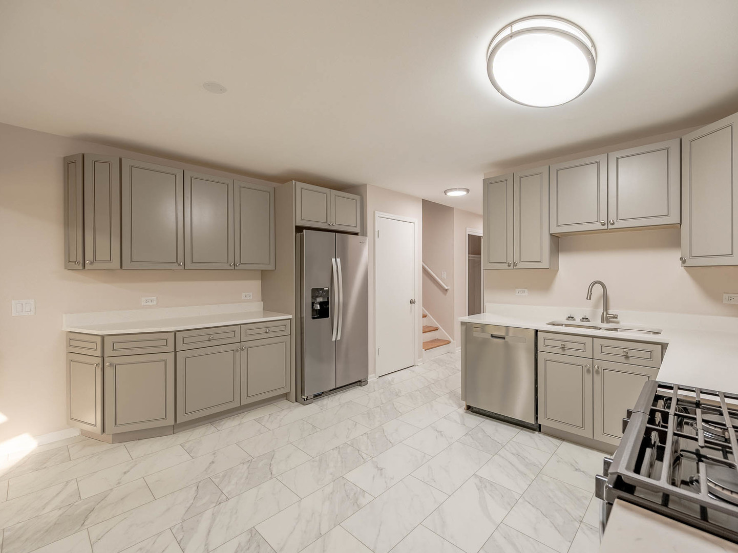 7104 Blackburn Avenue - Thumbnail 5