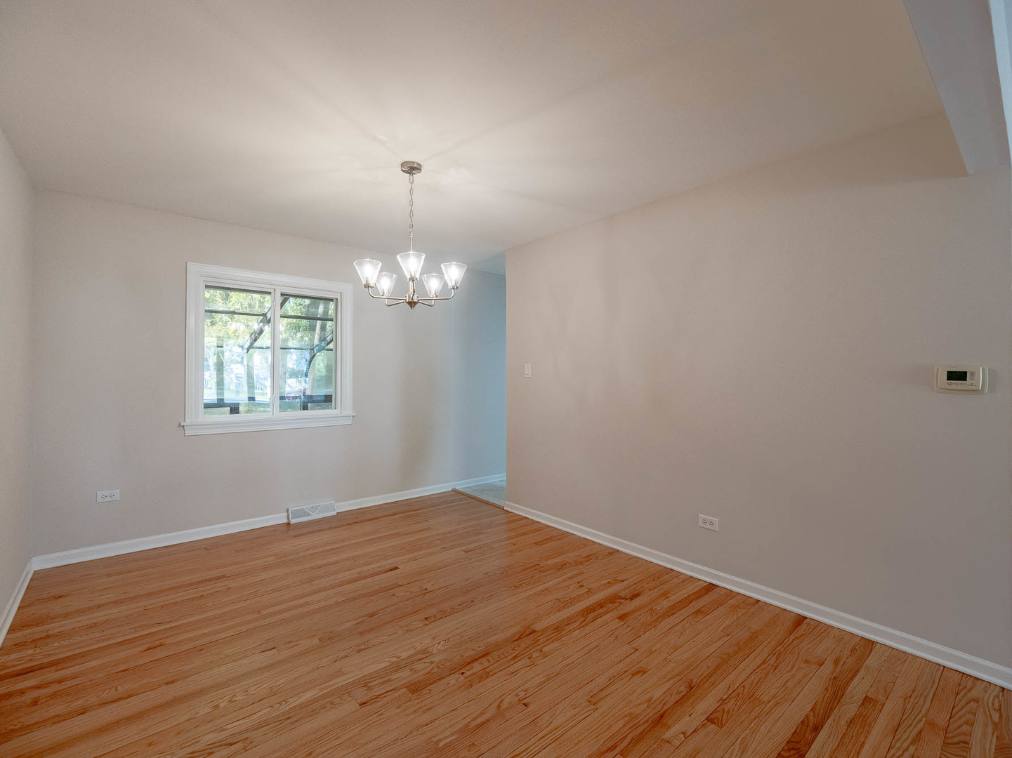 7104 Blackburn Avenue - Thumbnail 3