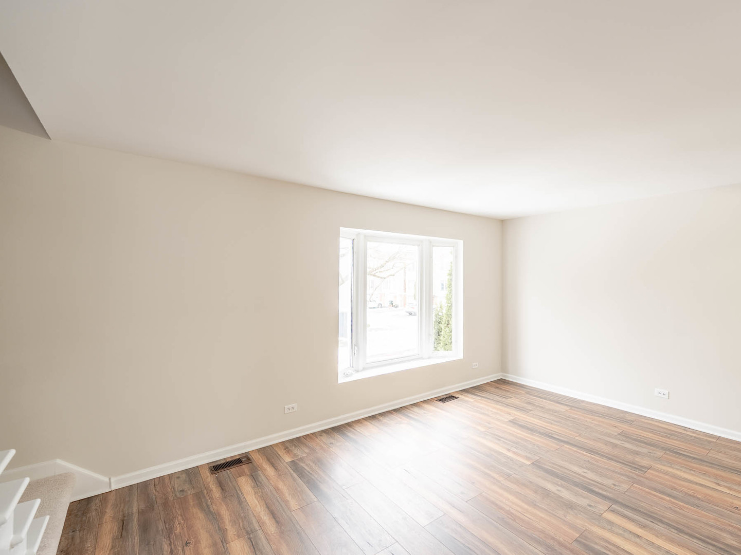 1933 Williamsburg Drive - Thumbnail 3