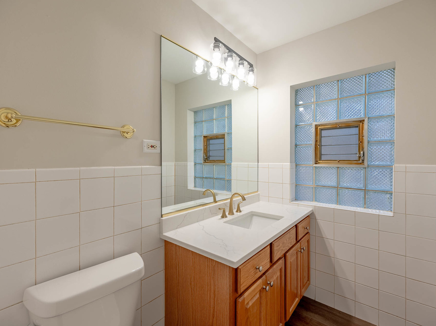 5635 Kostner Avenue - Thumbnail 10