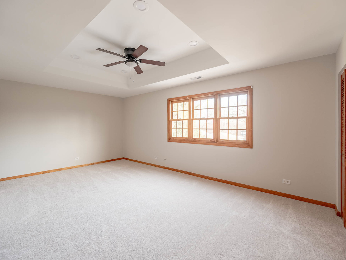 5635 Kostner Avenue - Thumbnail 11