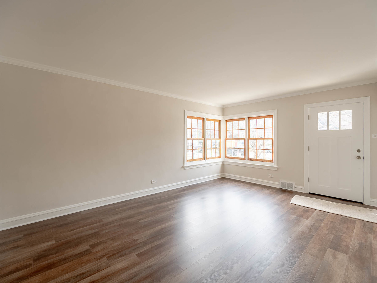 5635 Kostner Avenue - Thumbnail 2