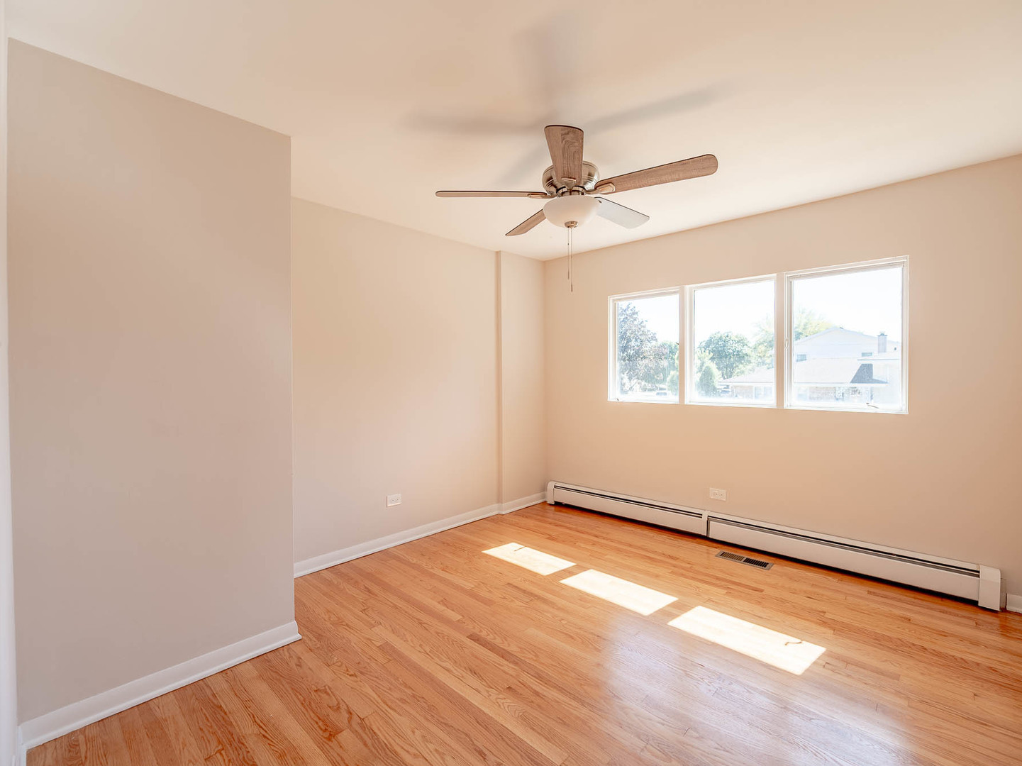 2858 Kensington Avenue - Thumbnail 11