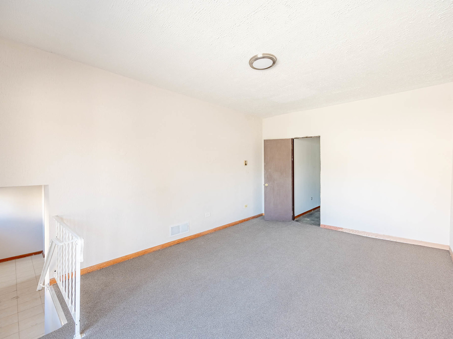 2858 Kensington Avenue - Thumbnail 6