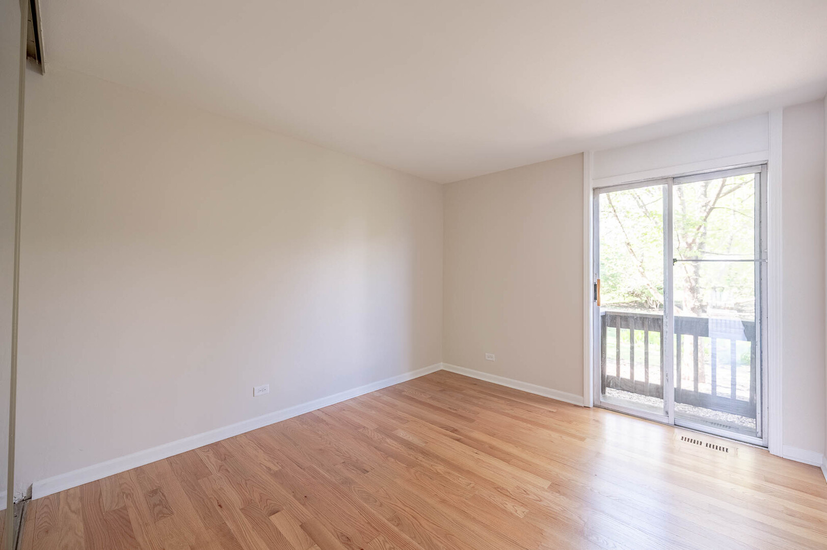 1611 Maple Terrace - Thumbnail 5