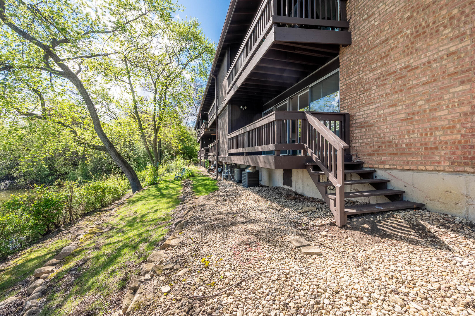 1611 Maple Terrace - Thumbnail 10