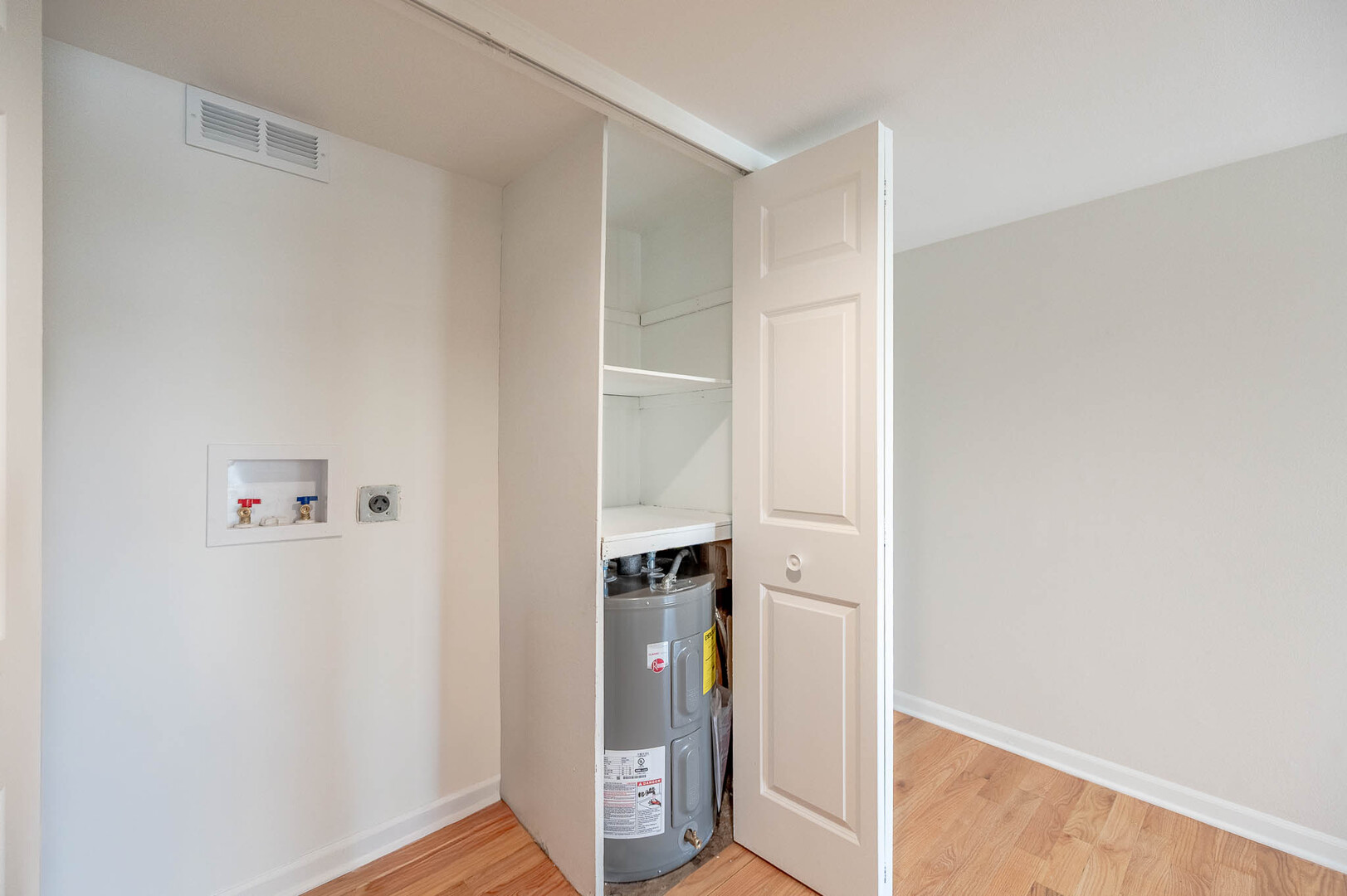 1611 Maple Terrace - Thumbnail 8