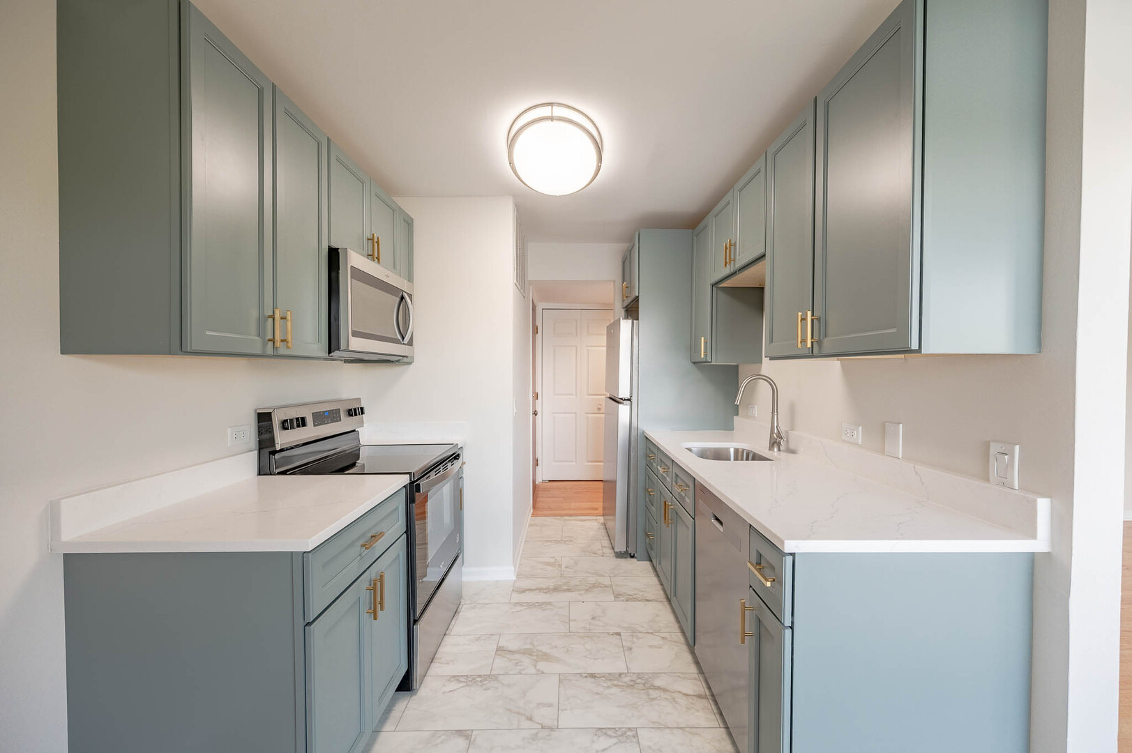 1611 Maple Terrace - Thumbnail 4