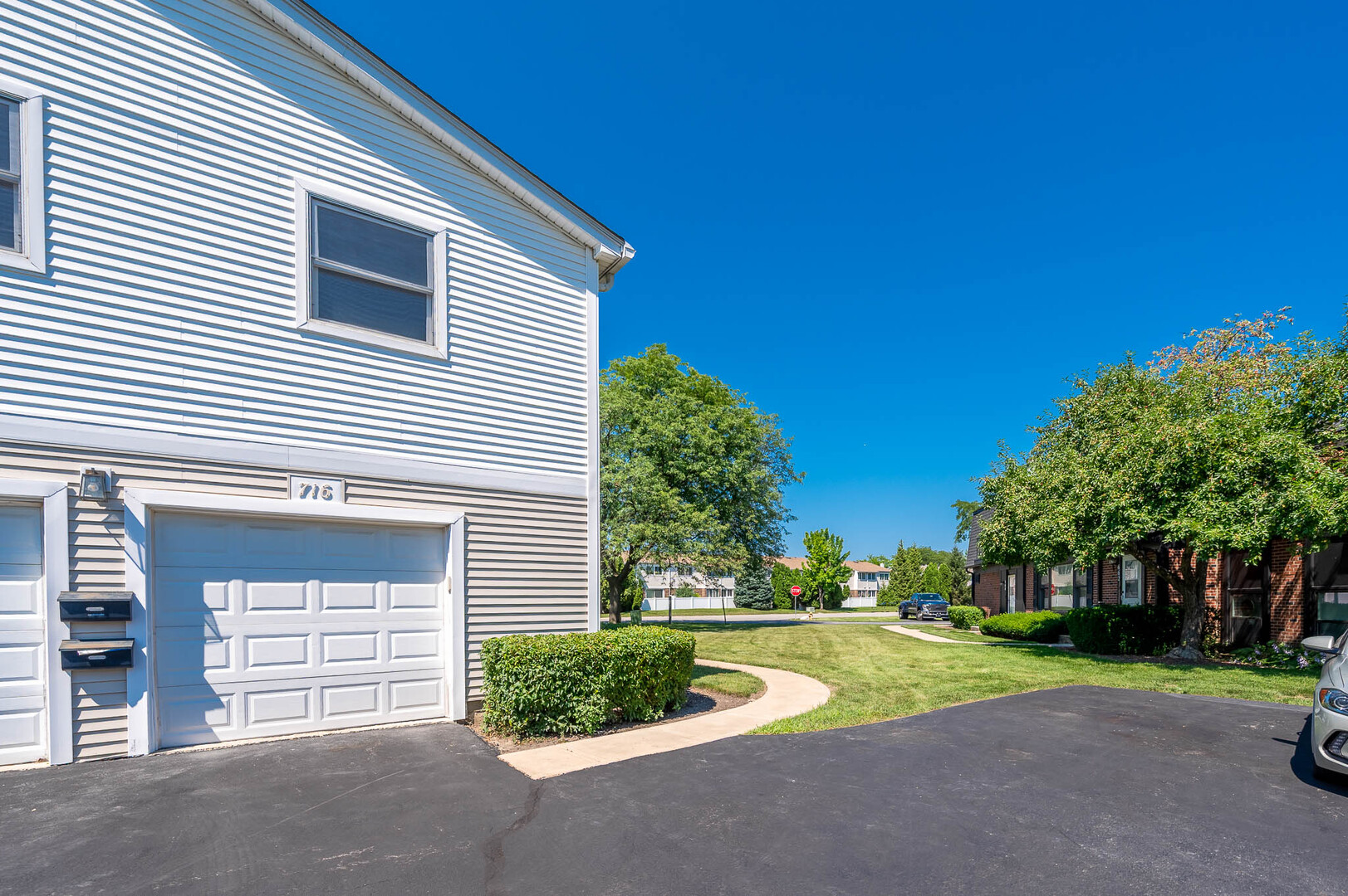 716 Inverrary Lane - Thumbnail 9