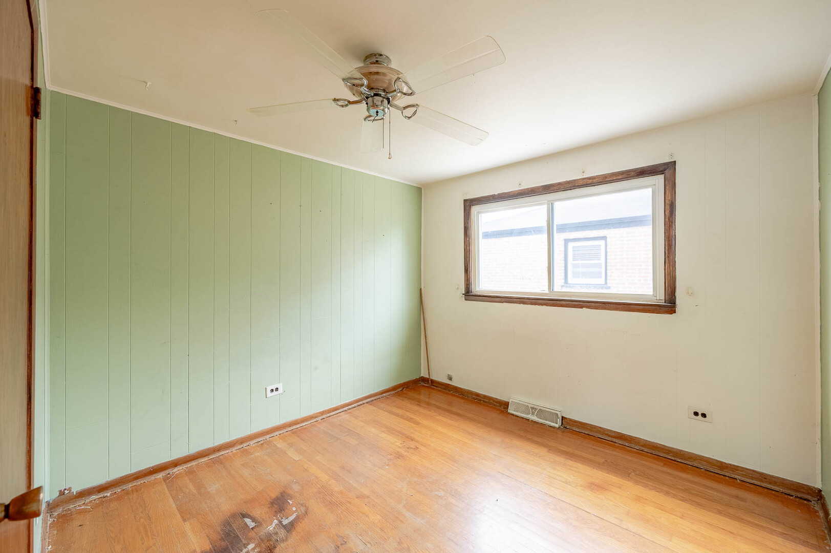 12927 Saginaw Avenue - Thumbnail 6