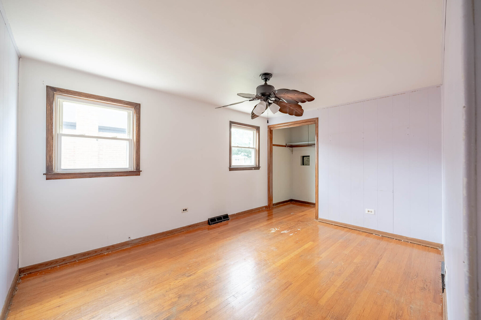 12927 Saginaw Avenue - Thumbnail 5
