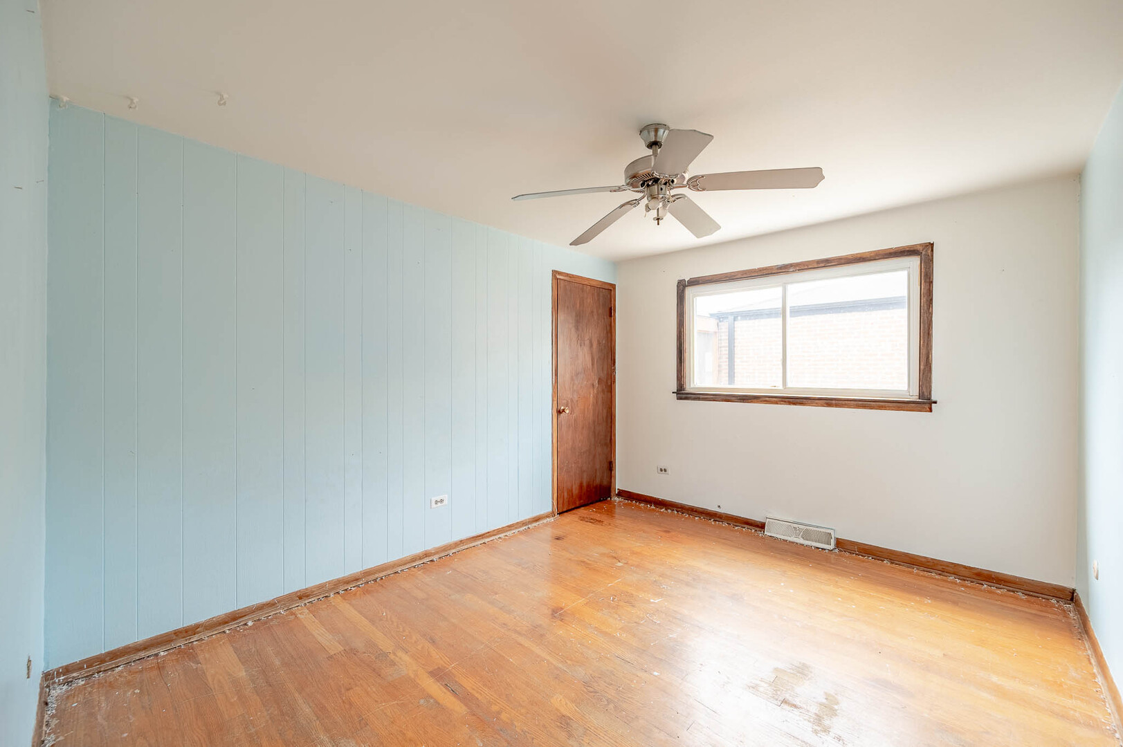 12927 Saginaw Avenue - Thumbnail 7