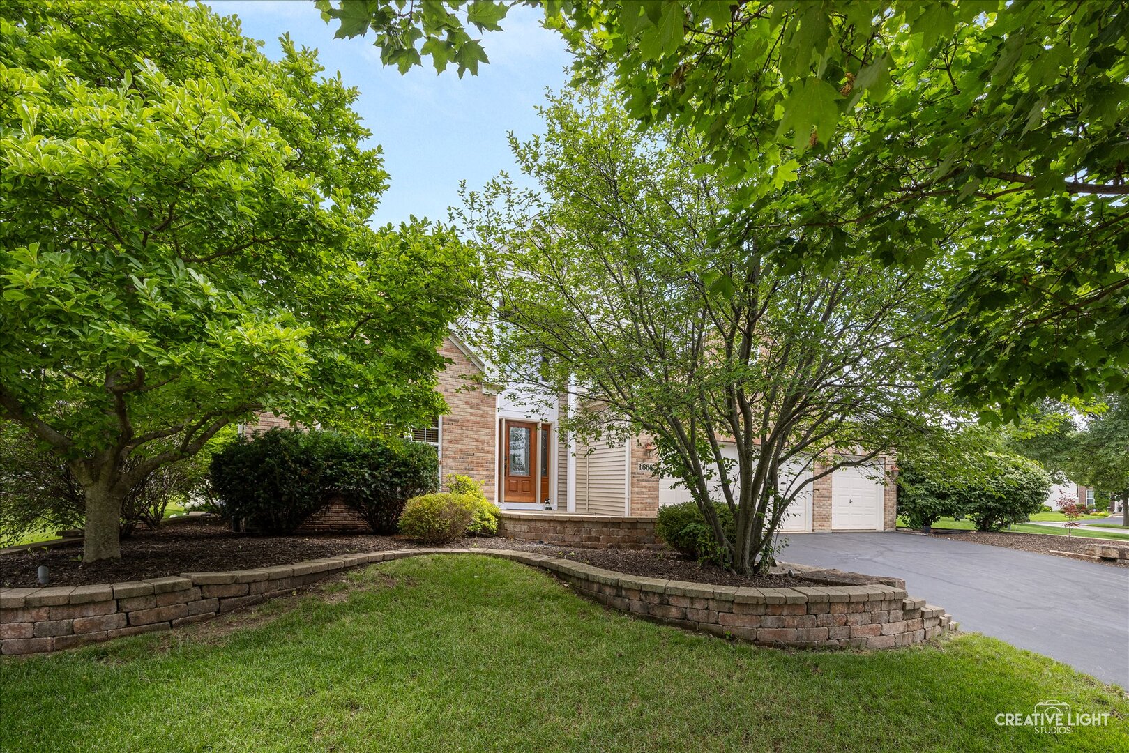1608 Trails End Lane - Thumbnail 2