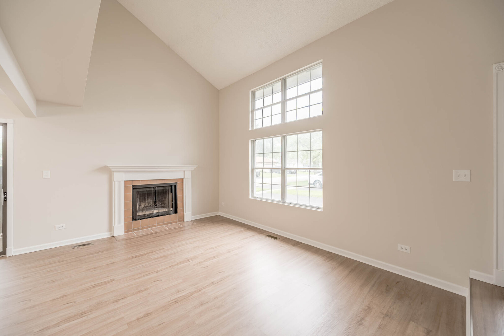 1224 Clematis Drive - Thumbnail 3