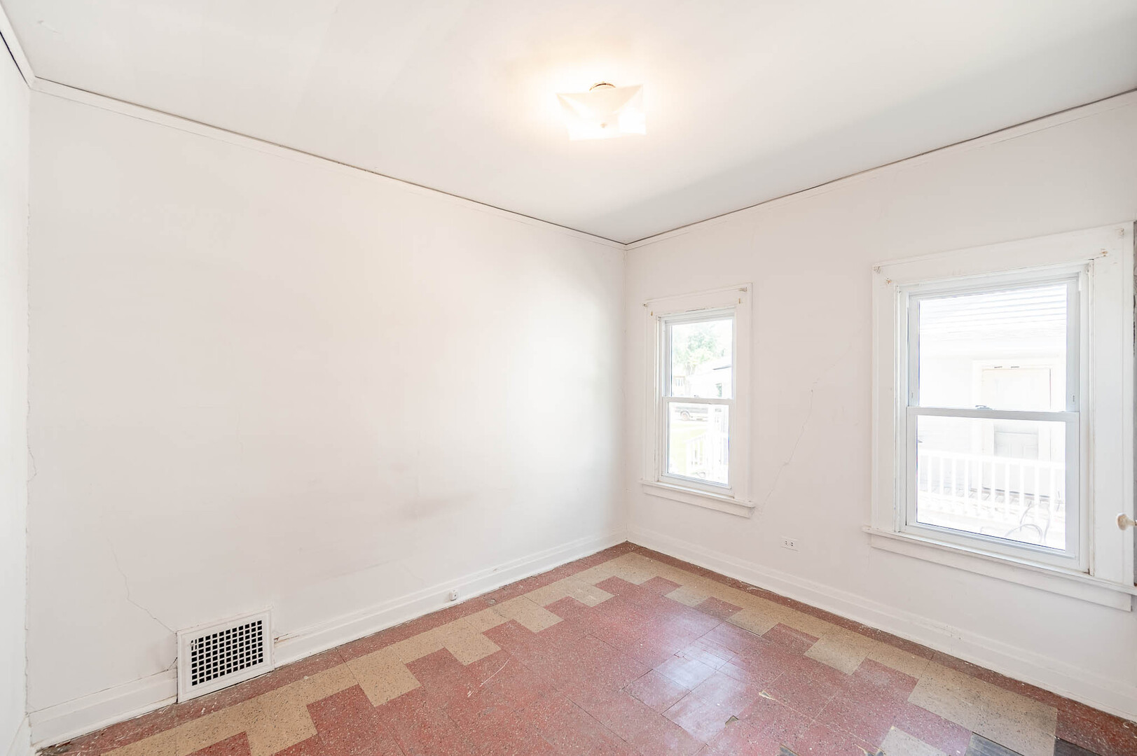 14947 Hamlin Avenue - Thumbnail 7