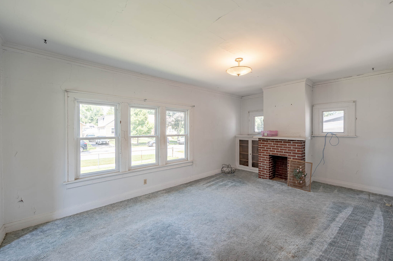 14947 Hamlin Avenue - Thumbnail 3