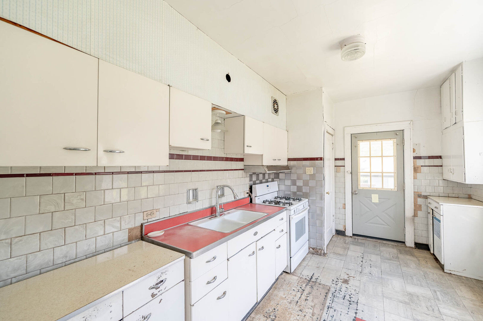 14947 Hamlin Avenue - Thumbnail 6