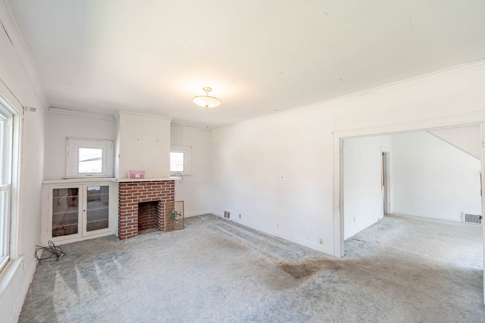 14947 Hamlin Avenue - Thumbnail 2