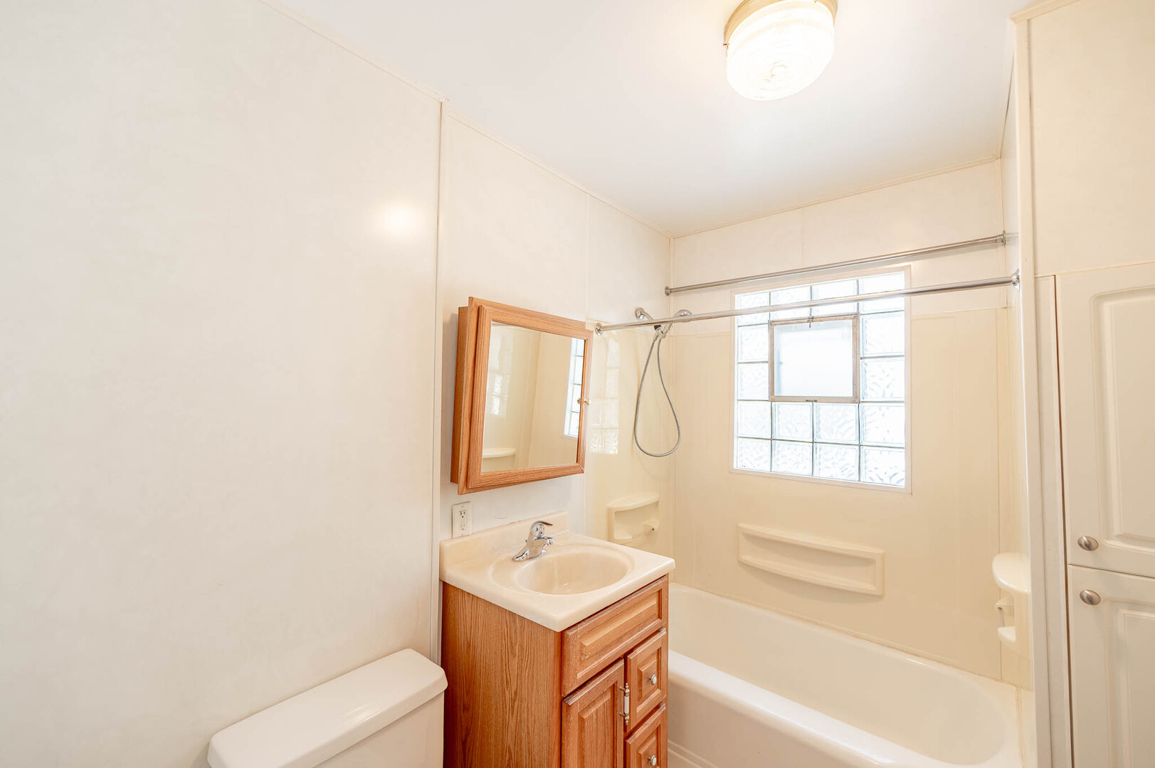 14947 Hamlin Avenue - Thumbnail 9