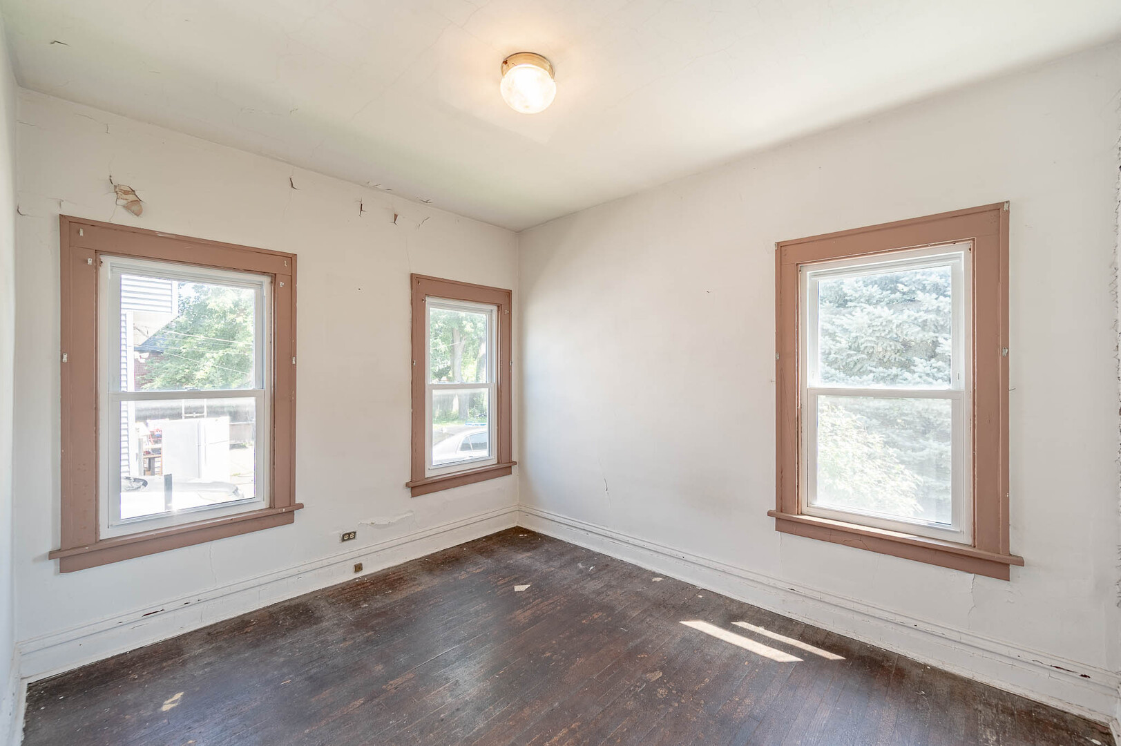 14947 Hamlin Avenue - Thumbnail 8