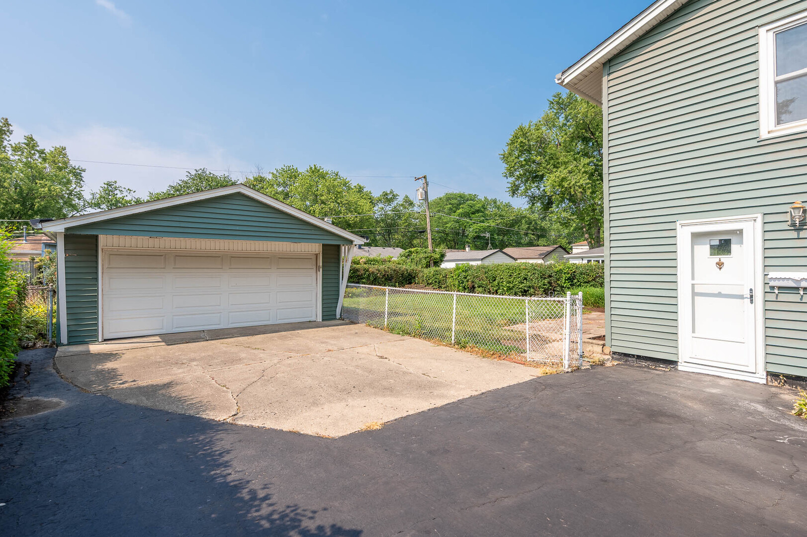 2203 Kirchoff Road - Thumbnail 13