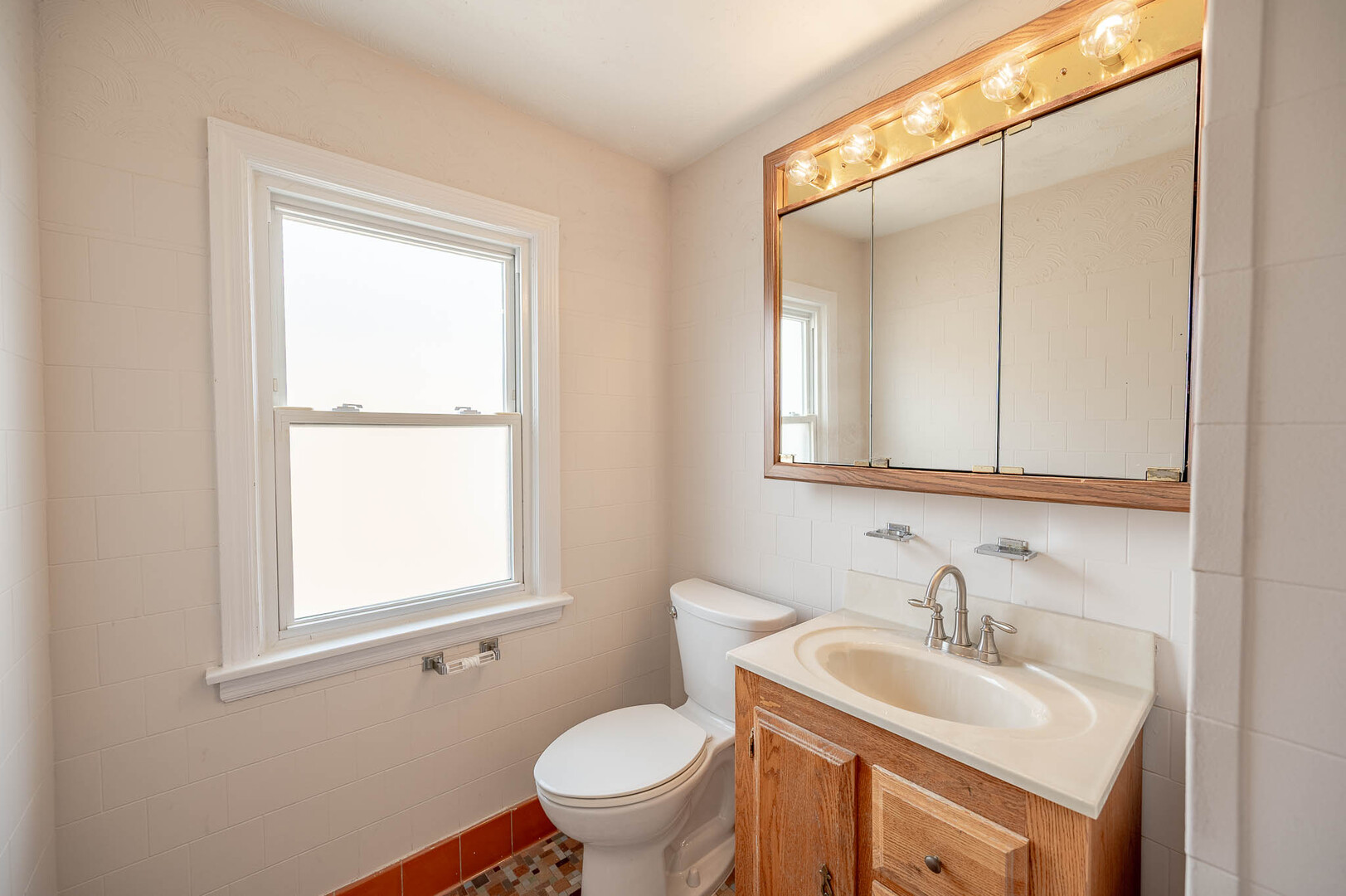 8746 Kenwood Avenue - Thumbnail 11
