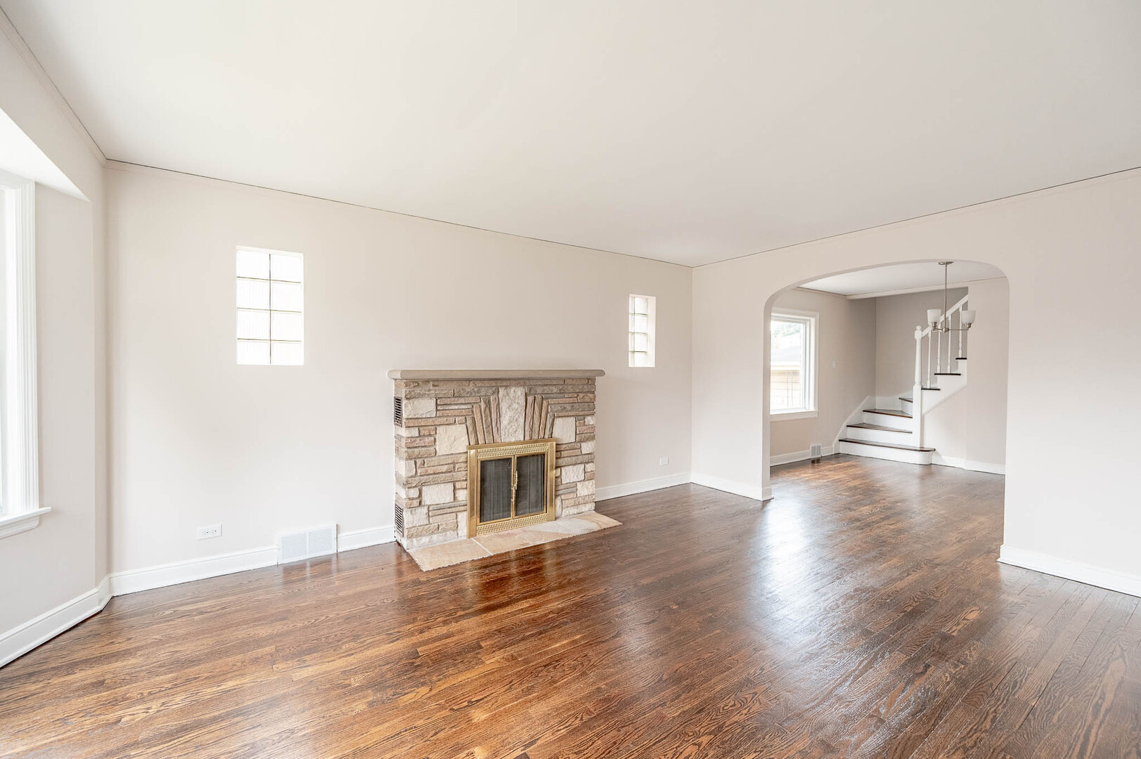 8746 Kenwood Avenue - Thumbnail 2