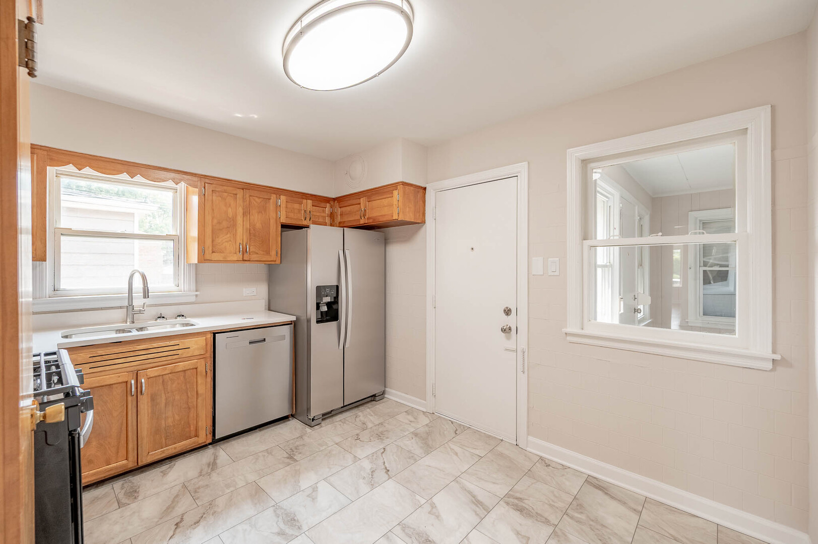 8746 Kenwood Avenue - Thumbnail 5