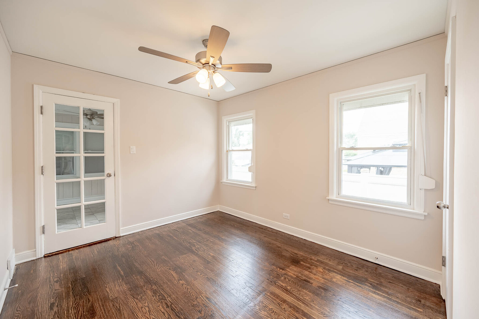 8746 Kenwood Avenue - Thumbnail 6