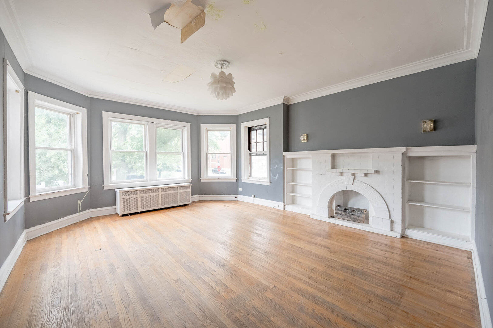 7754 Saginaw Avenue - Thumbnail 2