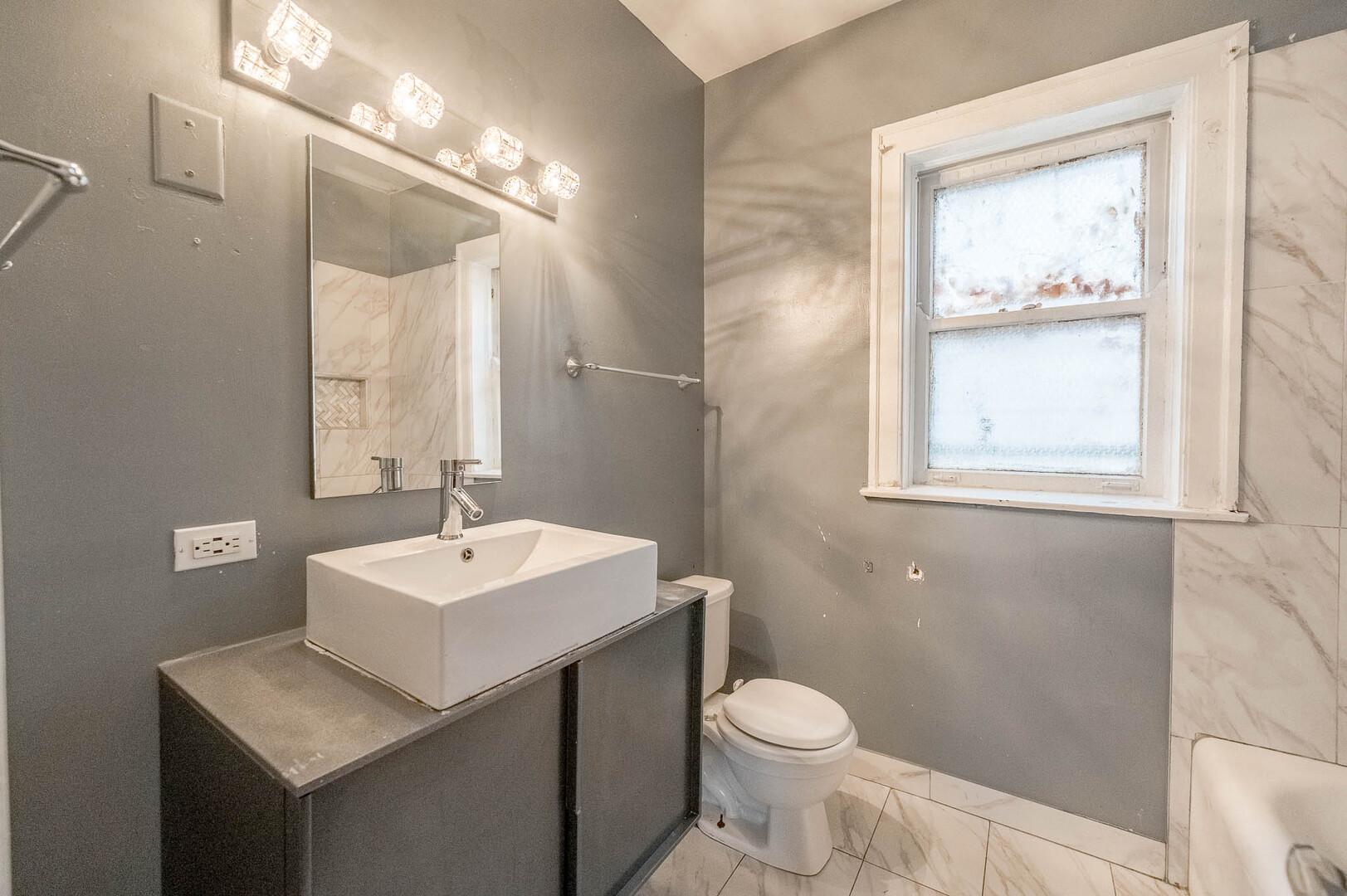 7754 Saginaw Avenue - Thumbnail 5