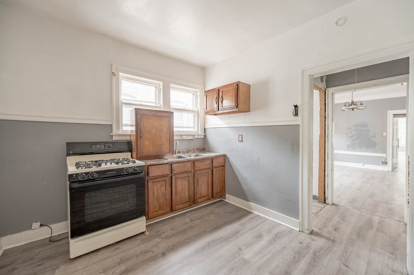 7754 Saginaw Avenue - Thumbnail 9